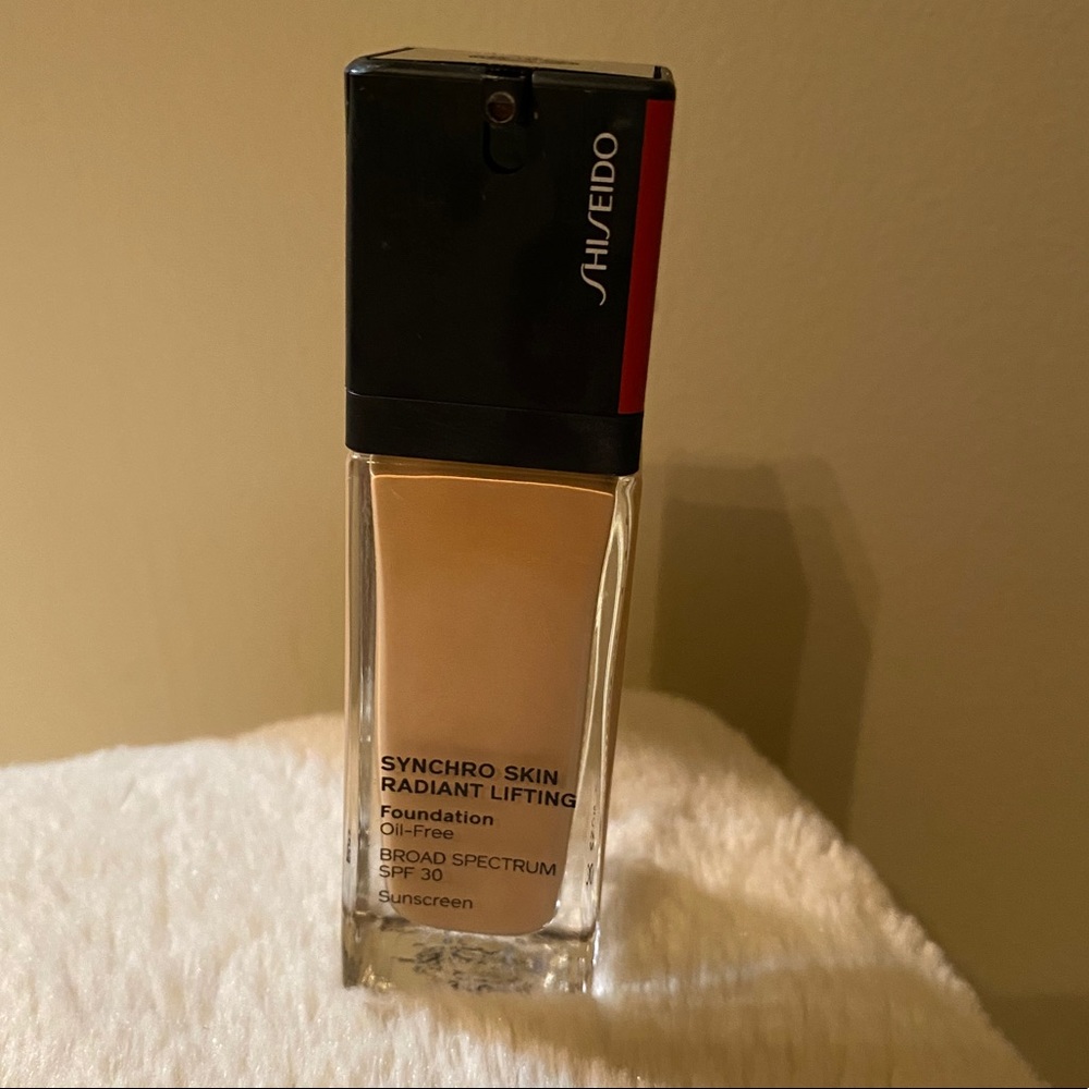 Shiseido Synchro Skin Radiant Lifting Foundation